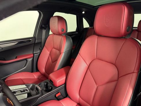 Certified 2026 Porsche Macan Turbo AWD/4WD image 5