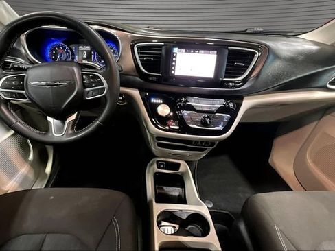 Used 2023 Chrysler Voyager LX FWD image 7
