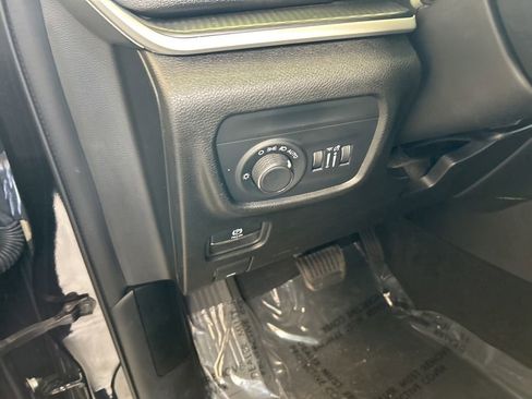 Used 2023 Jeep Grand Cherokee L Altitude image 42