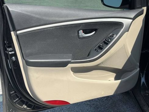 Used 2017 Hyundai Elantra GT FWD image 14