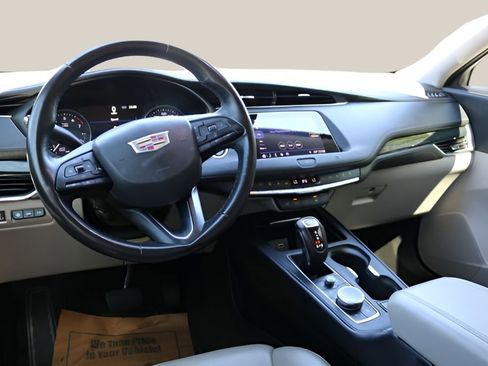 Used 2019 Cadillac XT4 Premium Luxury w/ Technology Package FWD image 13