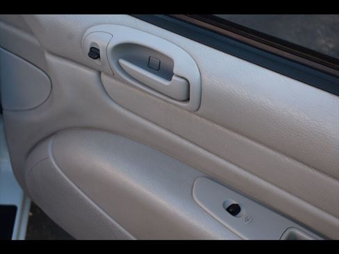 Used 2006 Chrysler Sebring Touring FWD image 33