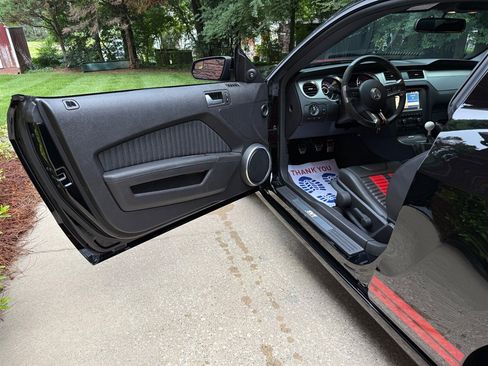 Used 2013 Ford Mustang Shelby GT500 RWD image 38