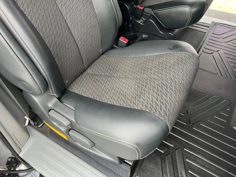 Used 2013 Toyota Sienna SE image 13