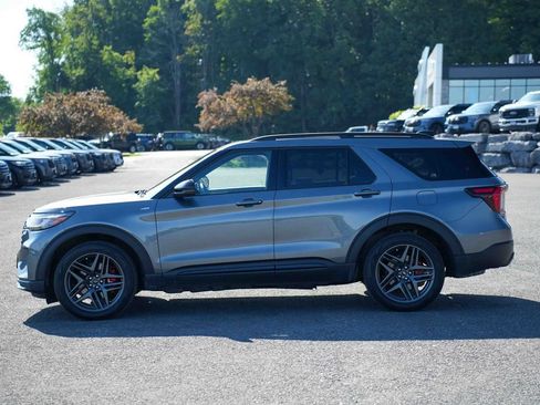 Used 2025 Ford Explorer ST-Line w/ ST-Line Street Pack AWD/4WD image 8