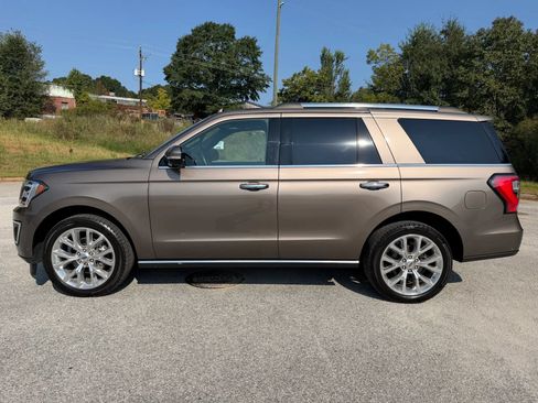 Used 2018 Ford Expedition Limited w/ Equipment Group 302A RWD image 2
