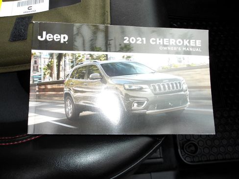 Used 2021 Jeep Cherokee Trailhawk w/ Sun, Sound & Nav Group image 26
