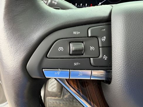 Used 2023 Cadillac Escalade Premium Luxury AWD/4WD image 21