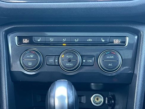 Used 2021 Volkswagen Tiguan SE w/ Panoramic Sunroof Package image 21