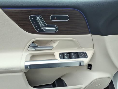 New 2026 Mercedes-Benz GLB 250 4MATIC image 12