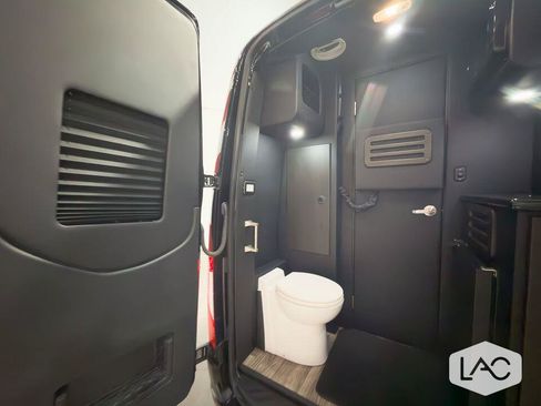Used 2023 Mercedes-Benz Sprinter 2500 image 18