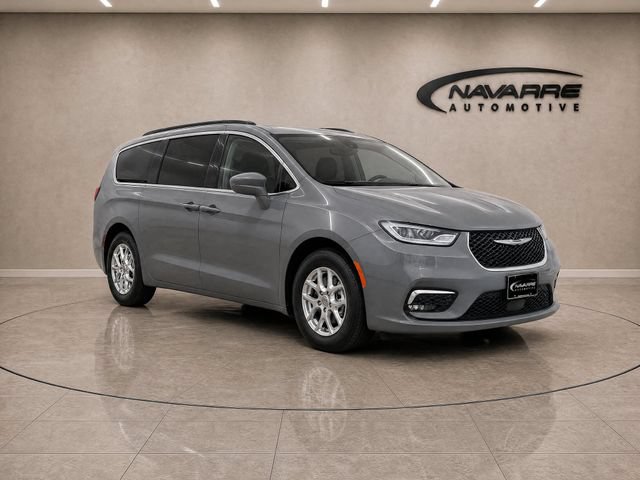 Used 2022 Chrysler Pacifica Touring-L FWD image 9