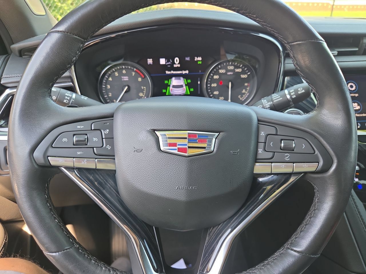 Used 2023 Cadillac XT6 Premium Luxury w/ Technology Package AWD/4WD image 32