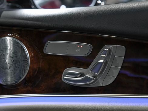 Used 2019 Mercedes-Benz E 300 4MATIC image 45