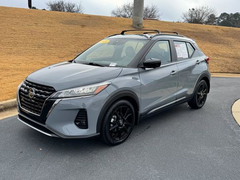 Used 2021 Nissan Kicks SR w/ SR Premium Package image 2