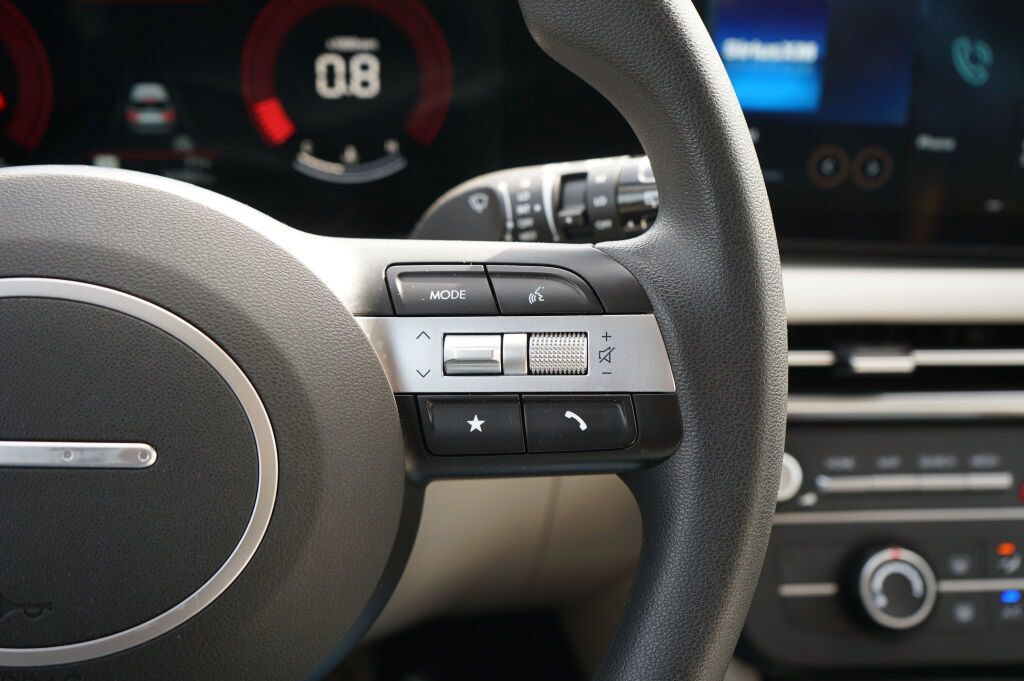 Certified 2025 Hyundai Tucson SE FWD image 23