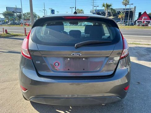 Used 2016 Ford Fiesta SE FWD image 2