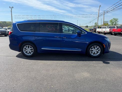 Used 2020 Chrysler Pacifica Touring-L image 23