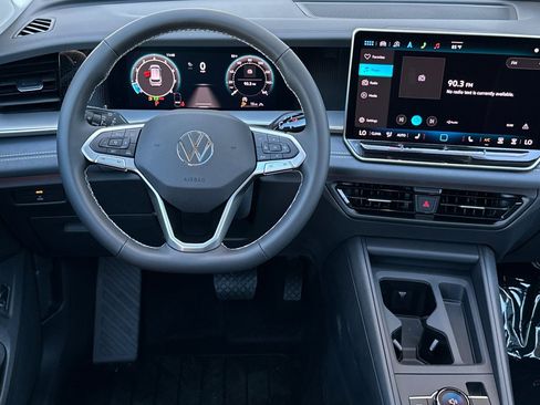 New 2025 Volkswagen Tiguan SE image 14