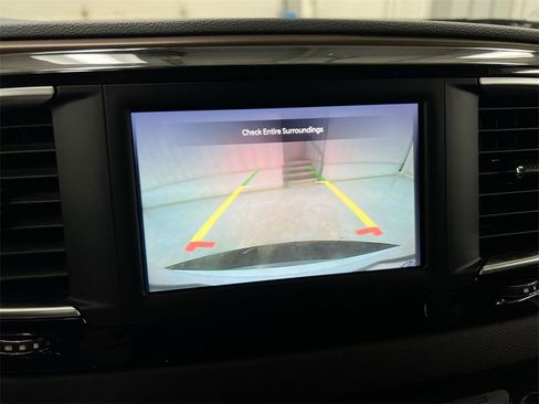 Used 2024 Chrysler Voyager LX image 14