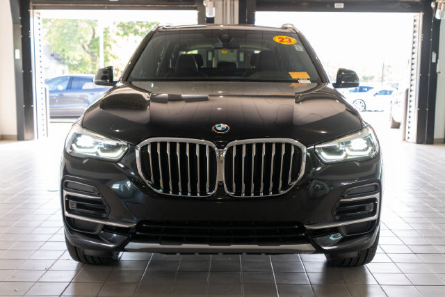 Used 2023 BMW X5 xDrive40i w/ Premium Package AWD/4WD image 2