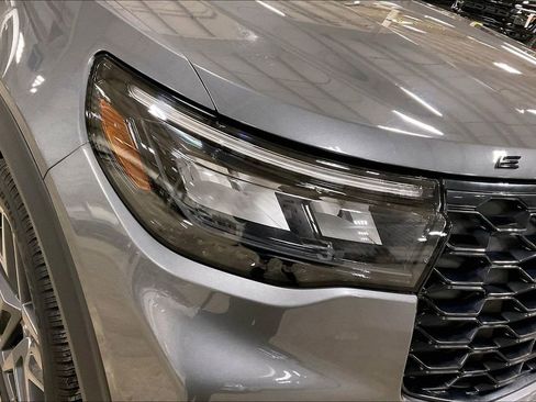 Certified 2025 Ford Explorer ST-Line w/ ST-Line Street Pack image 27