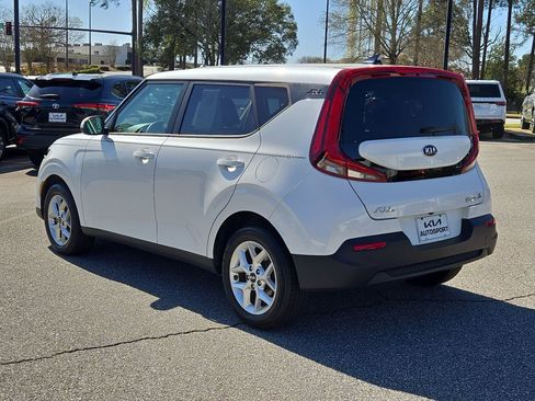 Certified 2020 Kia Soul S image 10