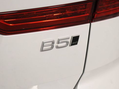 Certified 2024 Volvo XC60 B5 Core AWD/4WD image 20