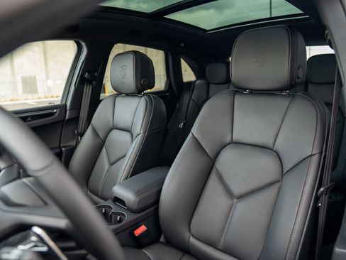 New 2026 Porsche Macan image 5