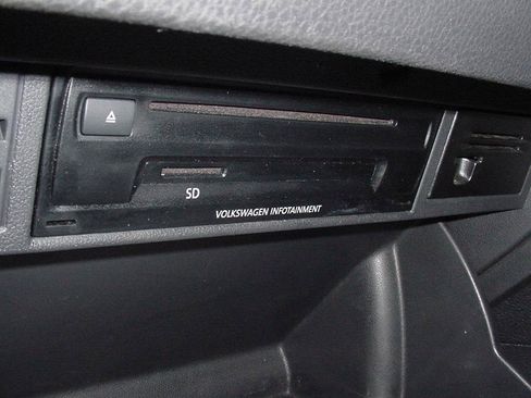 Used 2017 Volkswagen Golf Wolfsburg Edition image 26