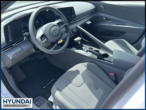 New 2026 Hyundai Elantra SE FWD image 13