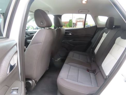 Used 2024 Chevrolet Trax LS w/ LS Convenience Package FWD image 20