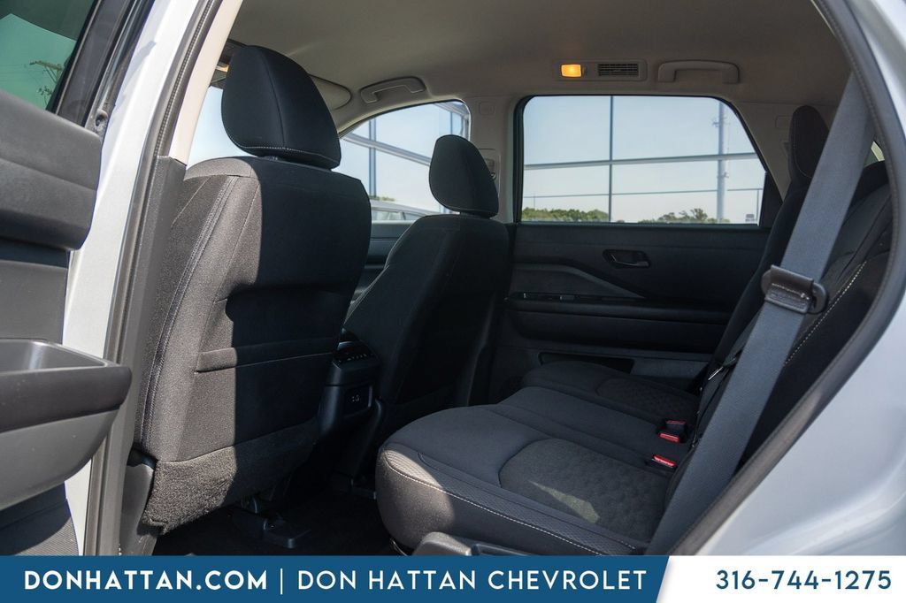 Used 2024 Nissan Pathfinder SV AWD/4WD image 20