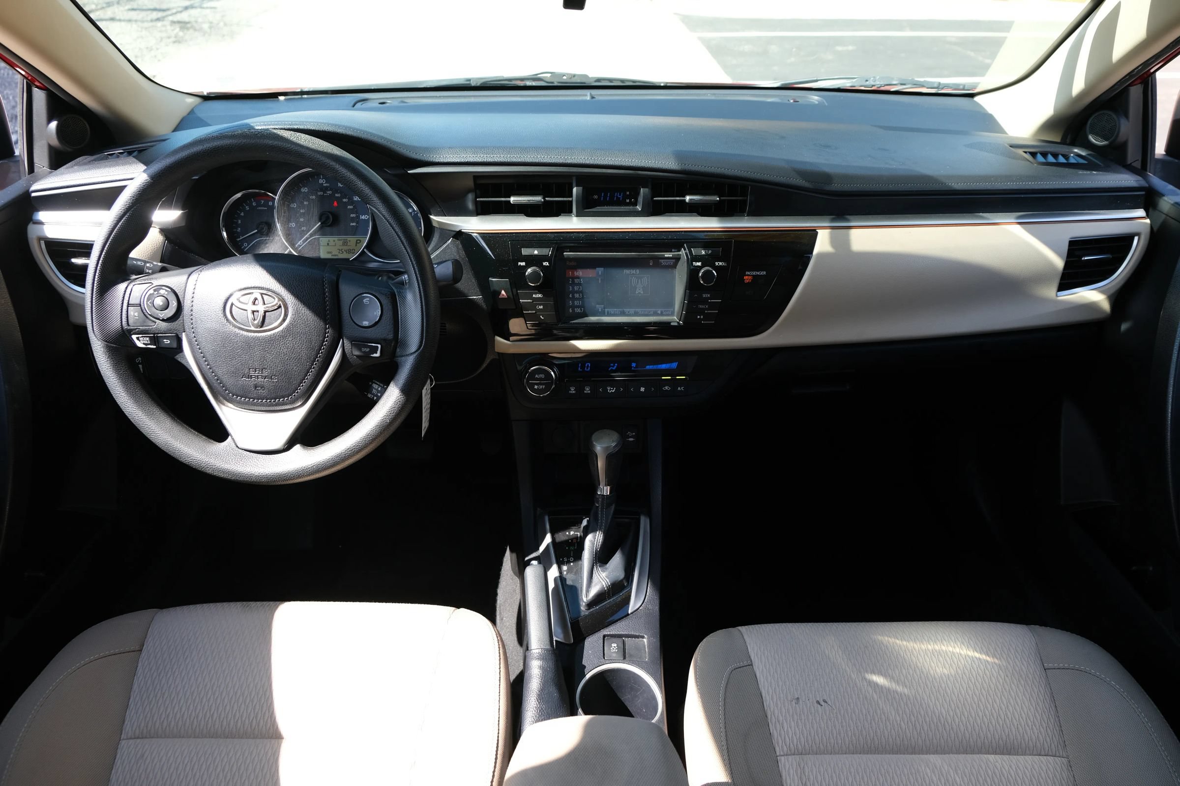 Used 2014 Toyota Corolla LE FWD image 10