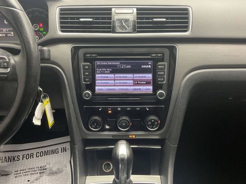Used 2014 Volkswagen Passat TDI SE FWD image 15