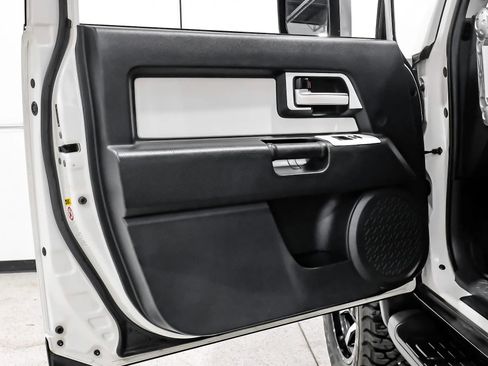 Used 2014 Toyota FJ Cruiser 4WD w/ Upgrade Package image 35