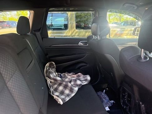 Used 2022 Jeep Grand Cherokee Laredo E w/ Security & Convenience Group AWD/4WD image 11