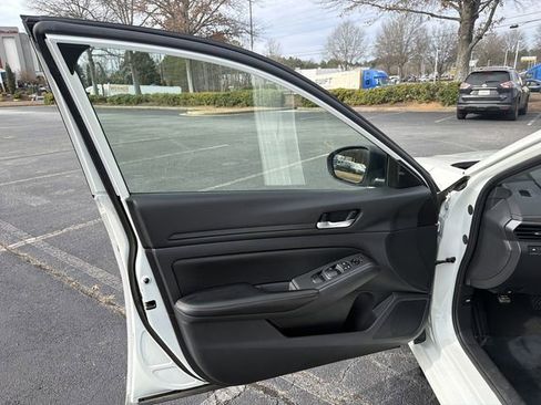 Used 2024 Nissan Altima 2.5 SV image 23