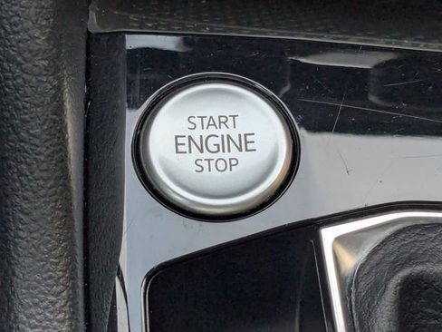 Used 2022 Volkswagen Taos SEL image 28