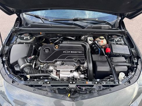 Used 2017 Chevrolet Malibu LT image 38