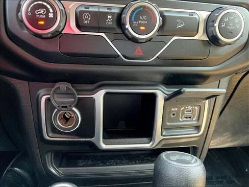 Used 2020 Jeep Wrangler Sport AWD/4WD image 17