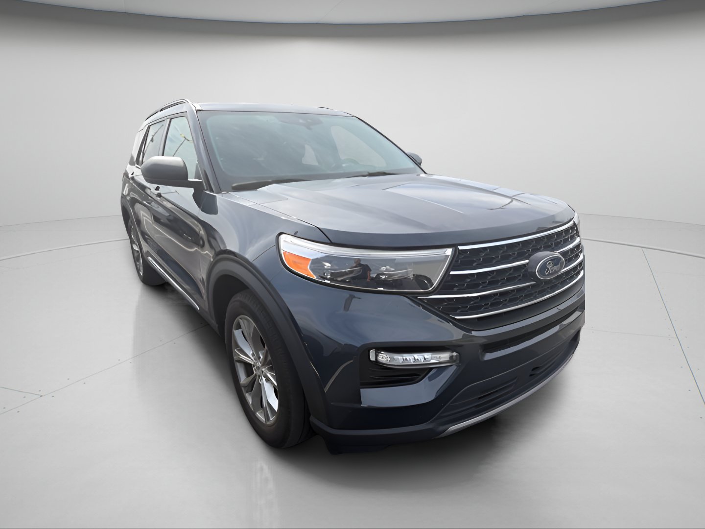 Used 2022 Ford Explorer XLT w/ Equipment Group 202A AWD/4WD image 5