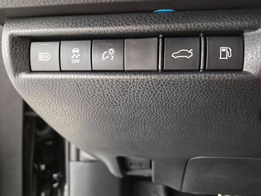 Used 2026 Toyota Camry SE FWD image 11