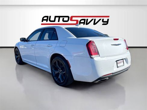 Used 2022 Chrysler 300 Touring L image 5