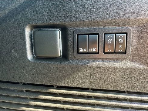 Used 2021 Chevrolet Tahoe High Country w/ Premium Package RWD image 25