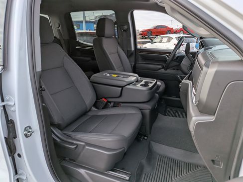 Used 2025 GMC Sierra 1500 SLE image 24