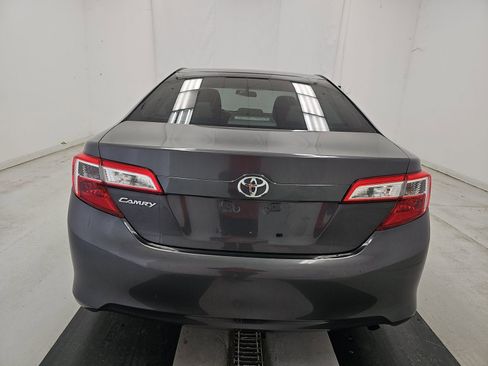 Used 2012 Toyota Camry L image 4