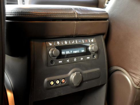 Used 2014 Cadillac Escalade ESV Platinum image 32