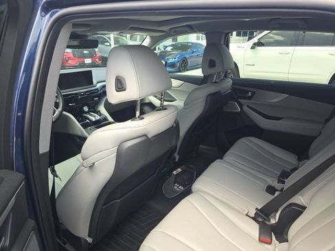 Used 2025 Acura MDX SH-AWD w/ Technology Package image 12