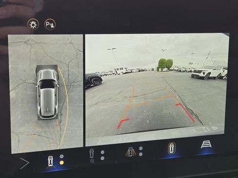 Used 2025 Chevrolet Equinox RS w/ Safety and Technology Package FWD image 4